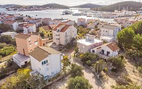 Apartments Karleusa